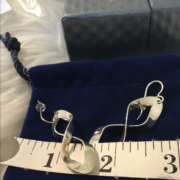 Sterling Silver Figure 8 Lightweight Dangle Earrings. NIB - Picture 6 of 10
